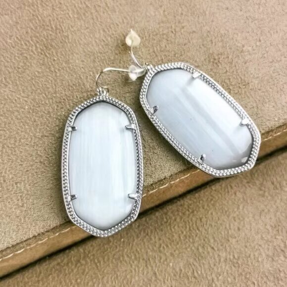 Kendra Scott Stud Earrings - Picture 1 of 3